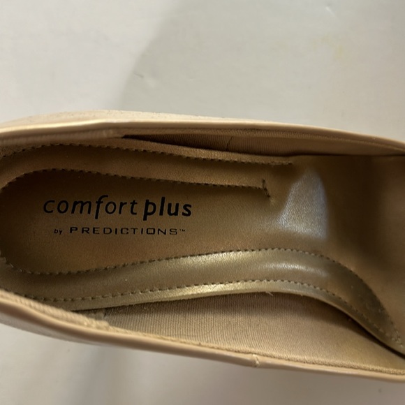 Tan pumps size 7 - Picture 4 of 5